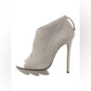 Camilla Scovgaard tan suede leather platform stiletto Heels size 35.5